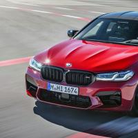 全新的BMW M5竞赛采用M8风格的调整打破封面