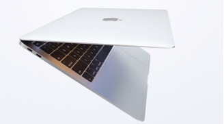 互联网资讯：比较新的13英寸MacBook Air和售价1299美元的MacBook Pro