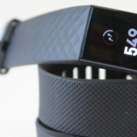 互联网分析：随着Fitbit捍卫健身追踪器的准确性 脉搏也随之加快