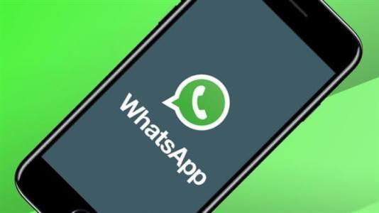 初创公司的创始人正在WhatsApp上创建公司