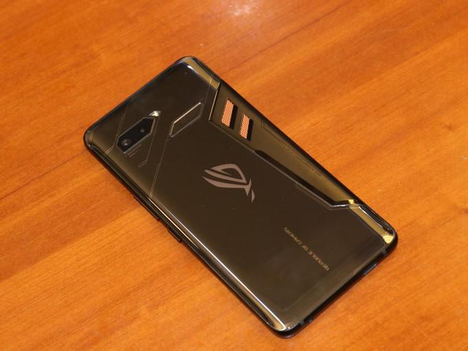 华硕ROG Phone 4拥有6000mAh电池，充电速度明显加快