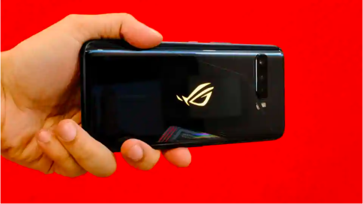 华硕ROG Phone 3配备了高通Snapdragon 865+处理器，6.59英寸FHD + AMOLED面板