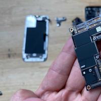 互联网分析：iPhone 12 Pro Max拆解显示电池尺寸，奇怪的变化