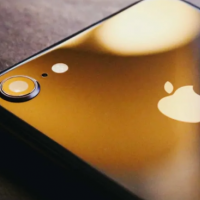 互联网分析：泄密者称苹果测试了可折叠iPhone的翻盖设计